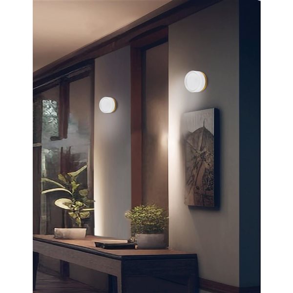Dainolite Lucia 5.3-in 15W Round Wall Sconce with Clear/Frosted Acrylic Diffuser - Aged Brass