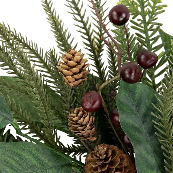 Northlight 20-in dia Unlit Indoor Mixed Green Foliage with Berries Artificial Christmas Wreath