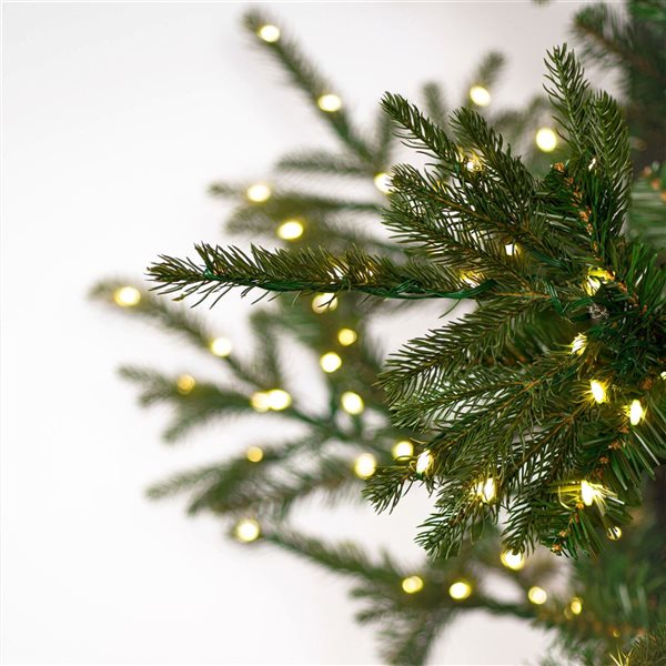 Vickerman 9-ft x 65-in Yukon Display Full Artificial Christmas Tree with Warm White LED Lights - Green