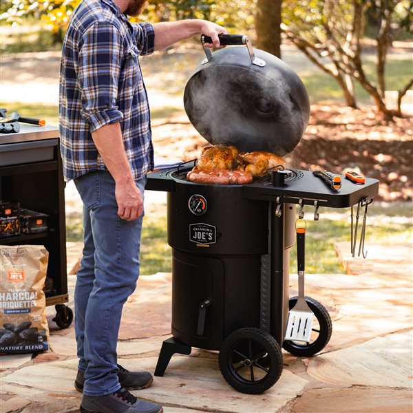 Oklahoma Joe's Bronco Drum 18-in Black Smoker and Grill 25203121