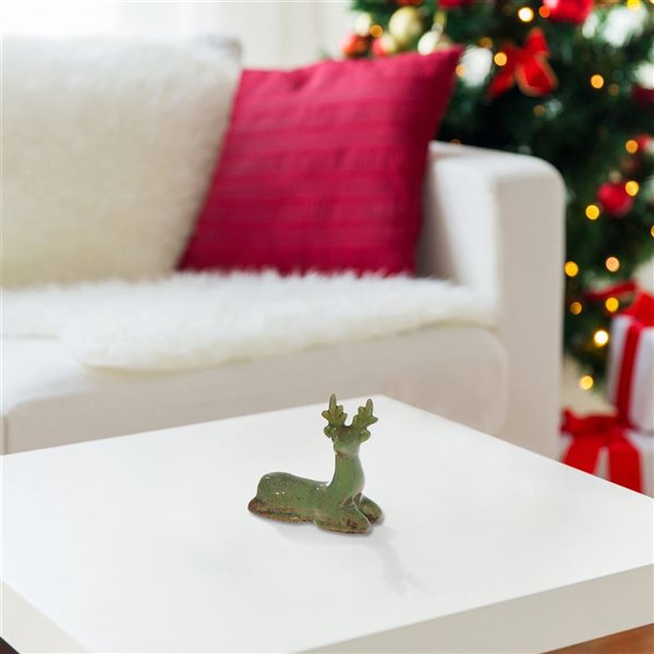 iH casadécor Porcelain Sitting Reindeer Décor Christmas Figurine - Green