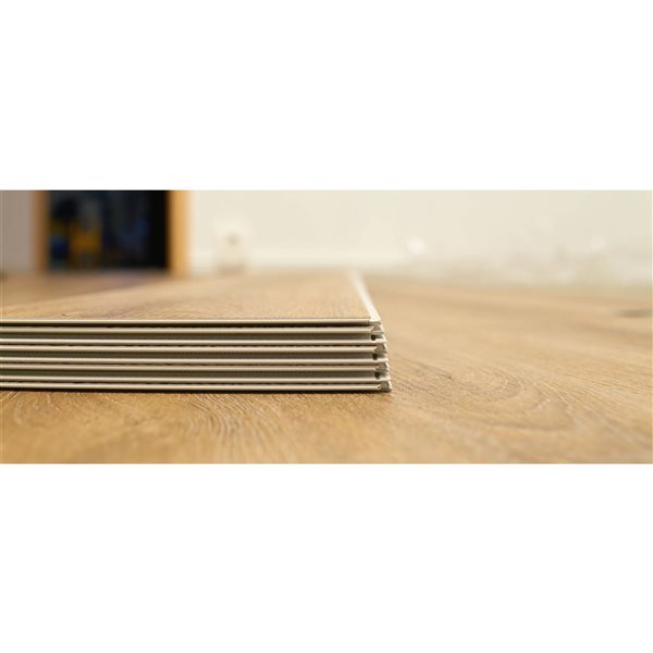 Planches de vinyle érable Sawn Maple série SPC 9 de Toucan 7,09 x 59,84 po x 9 mm 6/pqt, 17,7 pi²