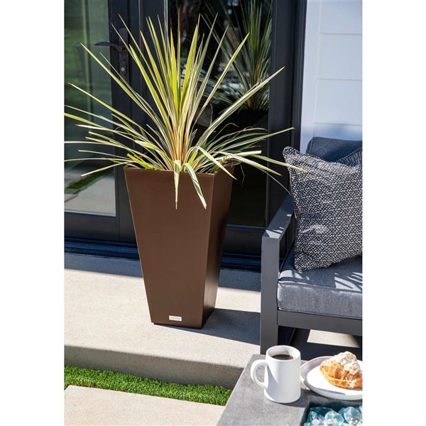 Veradek Pure Series Midland 30-in Plastic Planter - Espresso - 2/Pk