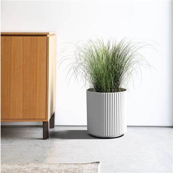 Veradek Demi Series 16-in Plastic-Stone Planter - White