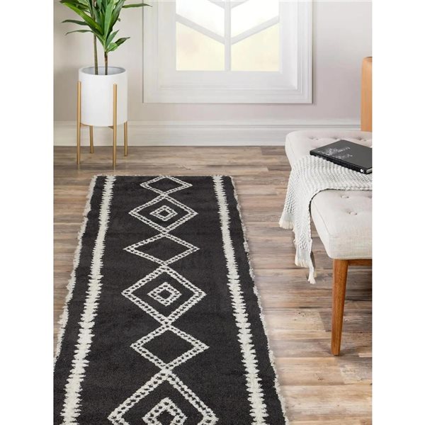 ECARPET Zelda Black Contemporary Rectangular Polyester Geometric Runner Rug - 2 x 7-ft
