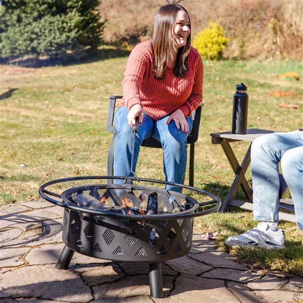 Sunnydaze Decor 30-in Steel Crossweave Fire Pit w/ Spark Screen - Black