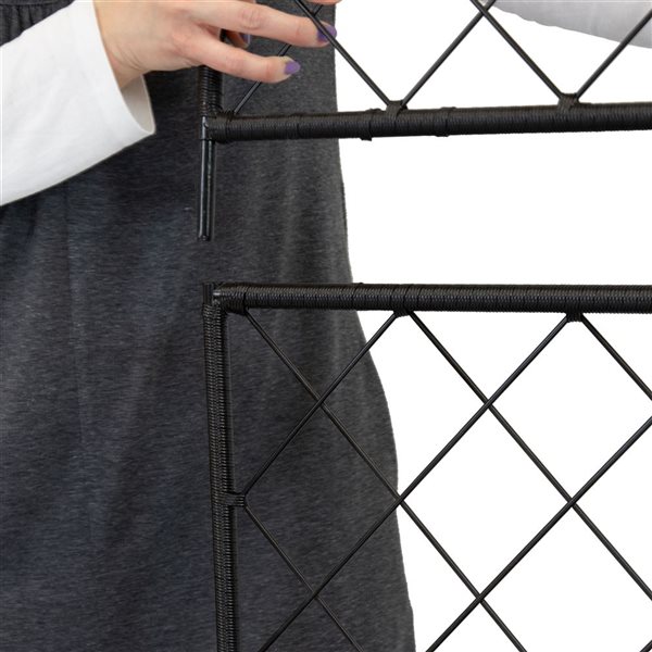 Sunnydaze Decor 3-Section Wicker Planter Box with Trellis - Black