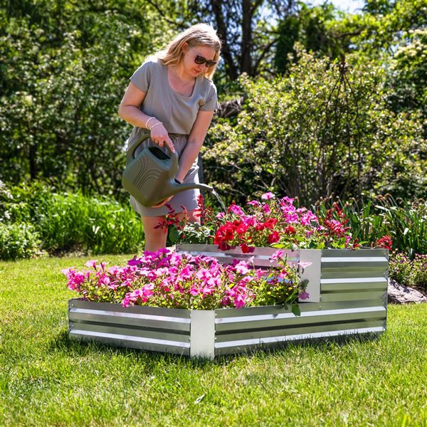 Sunnydaze Decor 2-Tier Galvanized Steel Raised Garden Bed 17.5-in H - Silver