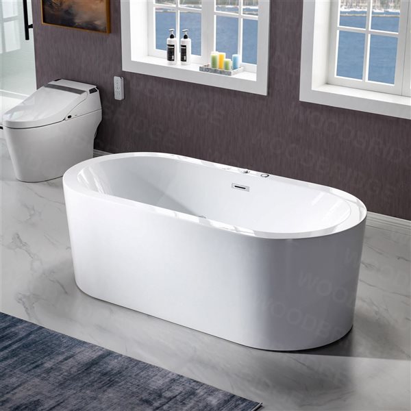 Woodbridge 66.5 x 32-in Freestanding Bathtub with Center Drain and Overflow