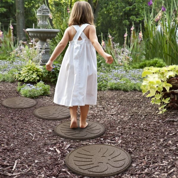 Tierra Verde 4-Pack 18 x 18-in Brown Round Tropical Leaf Rubber Stepping Stone