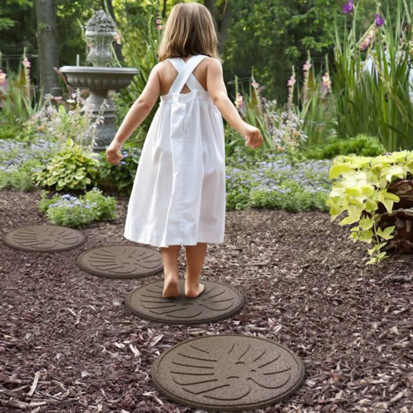 Tierra Verde 4-Pack 18 x 18-in Brown Round Tropical Leaf Rubber Stepping Stone