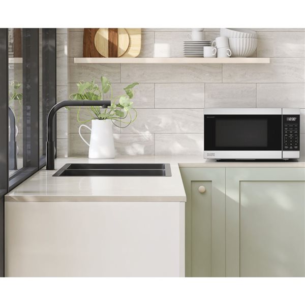 Sharp 1.1-ft³ 1100 W Stainless Steel Countertop Microwave
