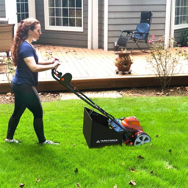 YARDFORCE Cordless Reel Lawn Mower 15-in 20 V