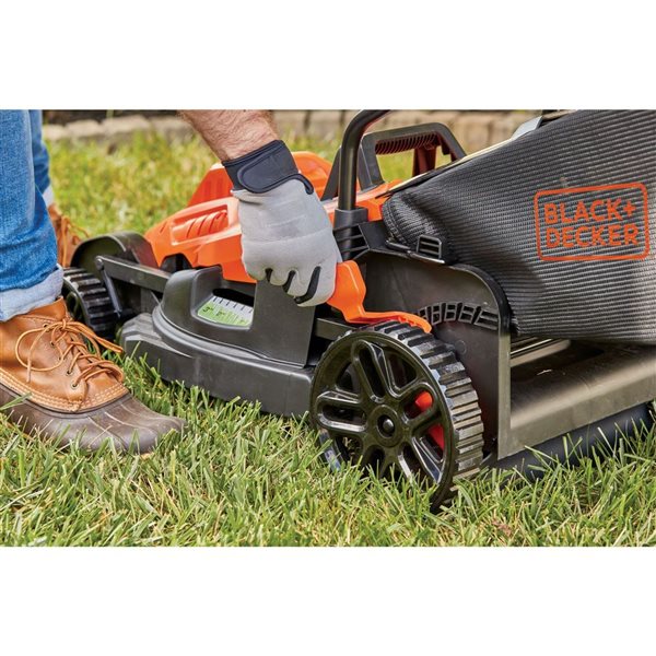 BLACK+DECKER Electric Corded Lawn Mower with Bike Handle 10 A - 15-in